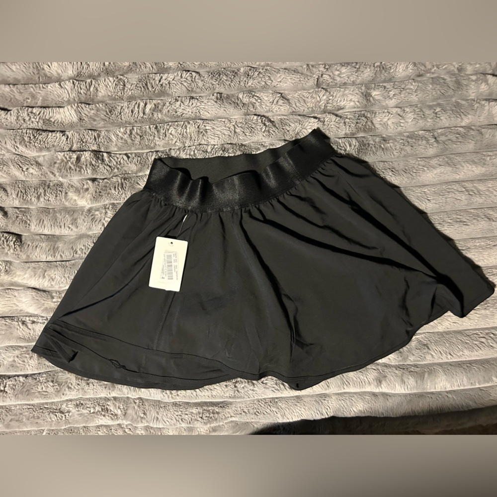 GB active, athletic skirt with shorts and pockets on the inside!! Never worn :)